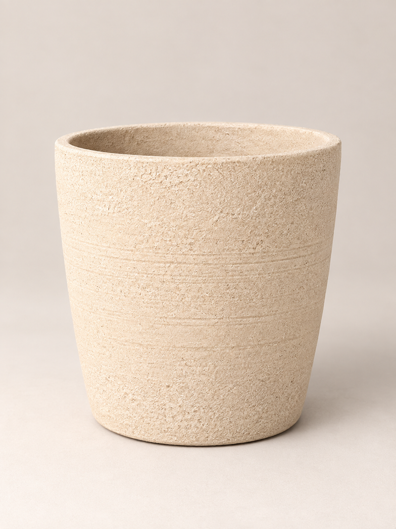 Maceta Natura de cerámica beige con textura rugosa y boca ancha — Napuplant